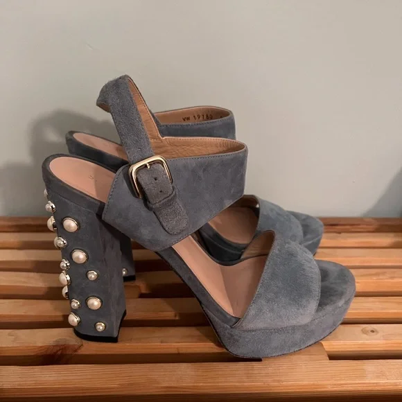 Rare Stuart Weitzman light blue pearl heels - Picture 2 of 6
